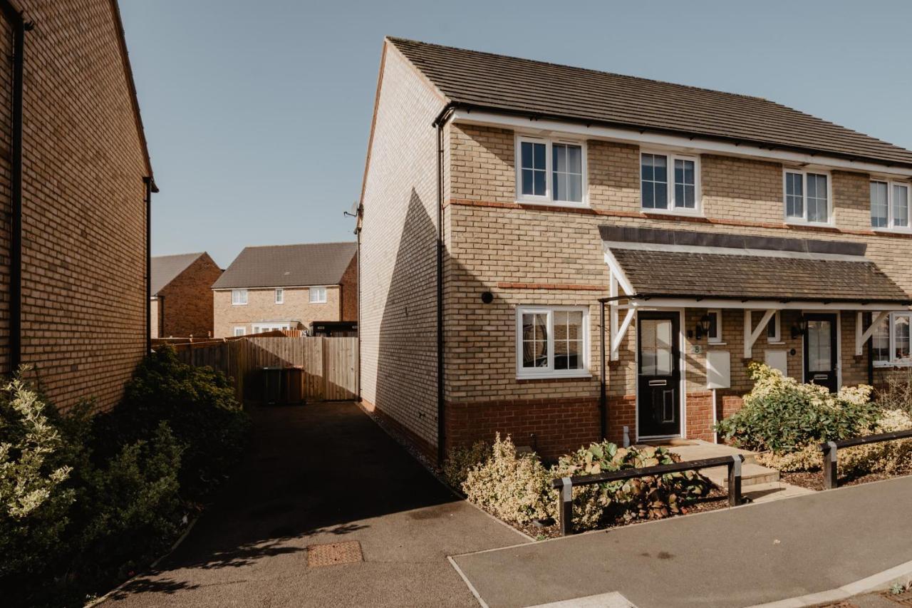 Coyle House, 3 Bed,Corby, Super Kings Or Twins, Driveway, Free Wi-Fi, Corporates Welcome 外观 照片