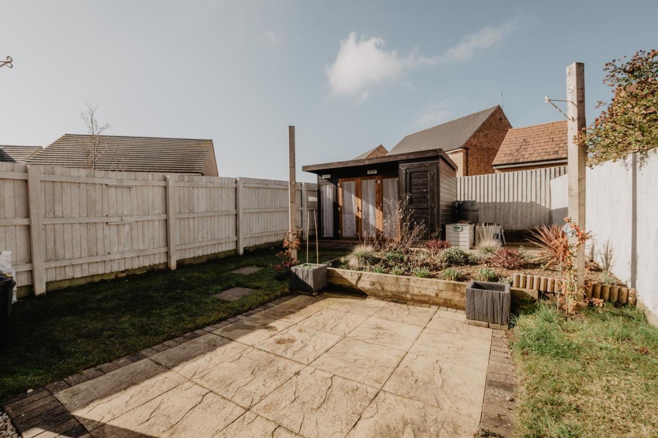 Coyle House, 3 Bed,Corby, Super Kings Or Twins, Driveway, Free Wi-Fi, Corporates Welcome 外观 照片